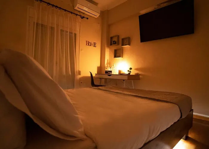 Cozy Apt Next To Metro And Close To Acropolis!