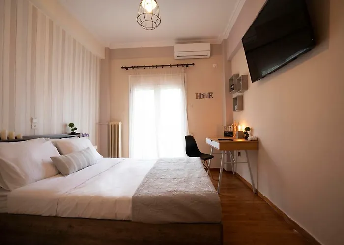 Cozy Apt Next To Metro And Close To Acropolis!